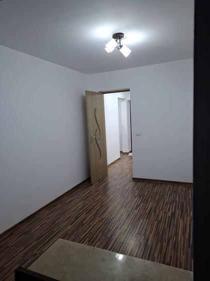Apartament cu 3 camere decomandat în Radu Negru