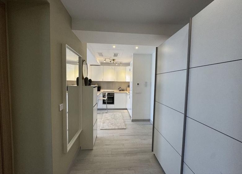 Apartament cu 2 camere decomandat în Văcăresti