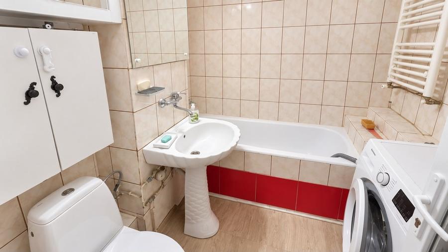 Apartament cu 3 camere, mobilat în Lipovei