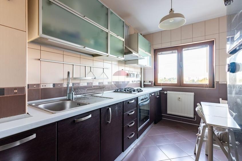 Apartament cu 3 camere semidecomandat, mobilat în Drumul Sării