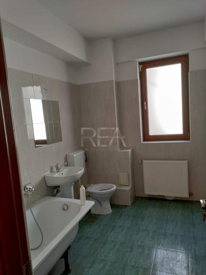 Apartament cu 4 camere decomandat în Ozana