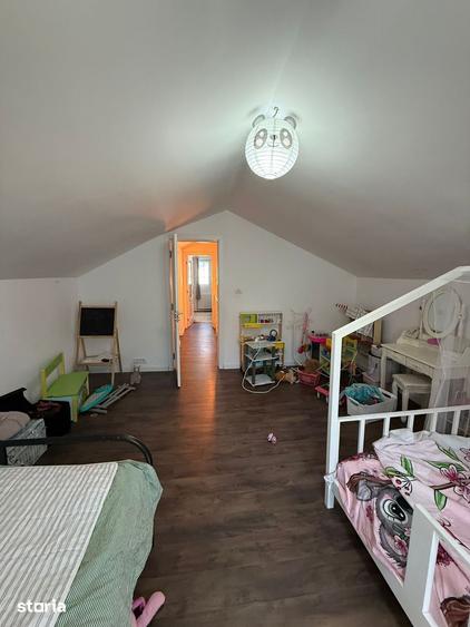 Casă cu 3 camere cu Teren 400 Mp în Central