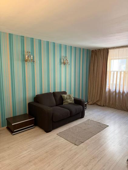 Apartament cu 3 camere decomandat, mobilat în Centru Civic