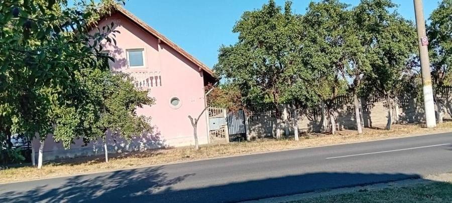 Casă individuală cu 3 camere cu Canalizare în Parța