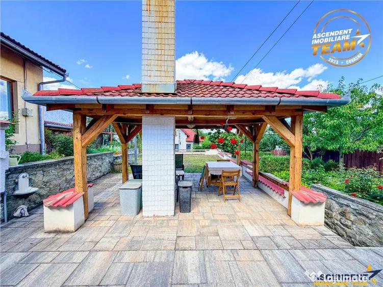 Casă cu 7 camere cu Teren 547 Mp în Central