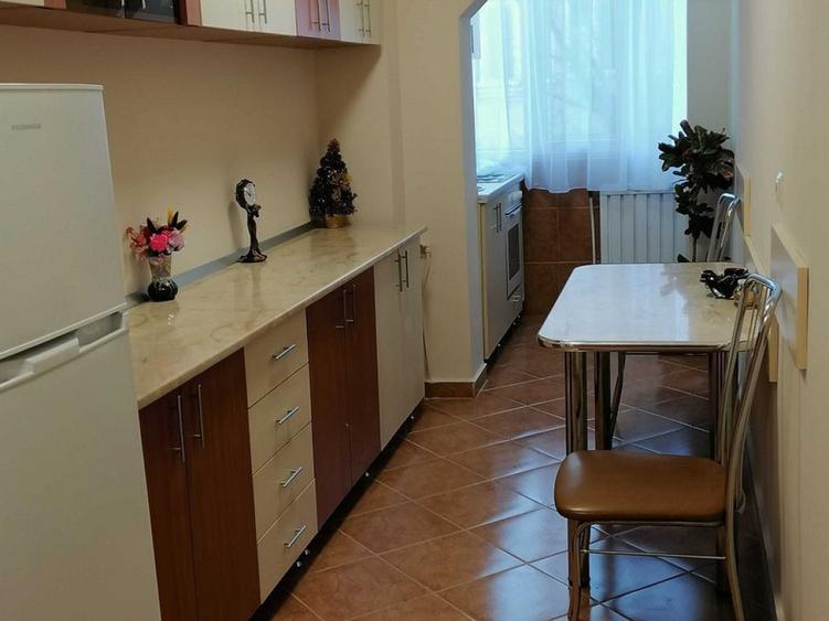 Garsonieră decomandată în Girocului