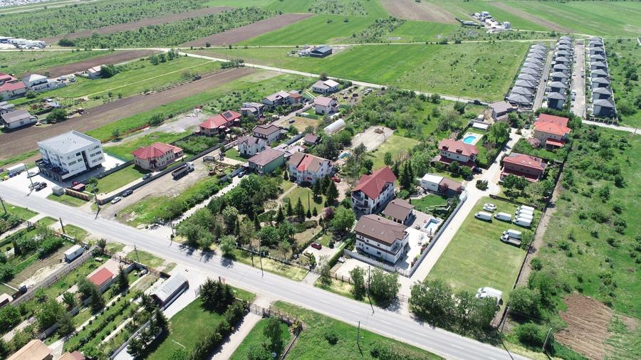 Casă individuală cu 10 camere cu Piscina în Domnești