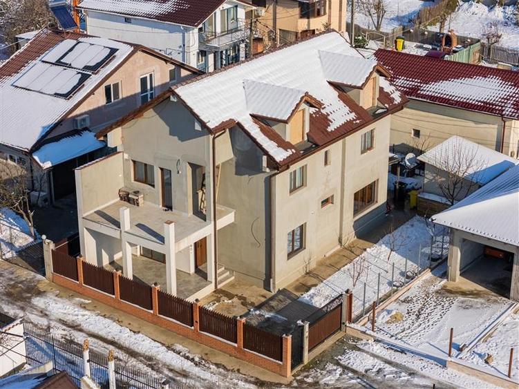 Casă individuală cu 5 camere cu Canalizare în Valu lui Traian