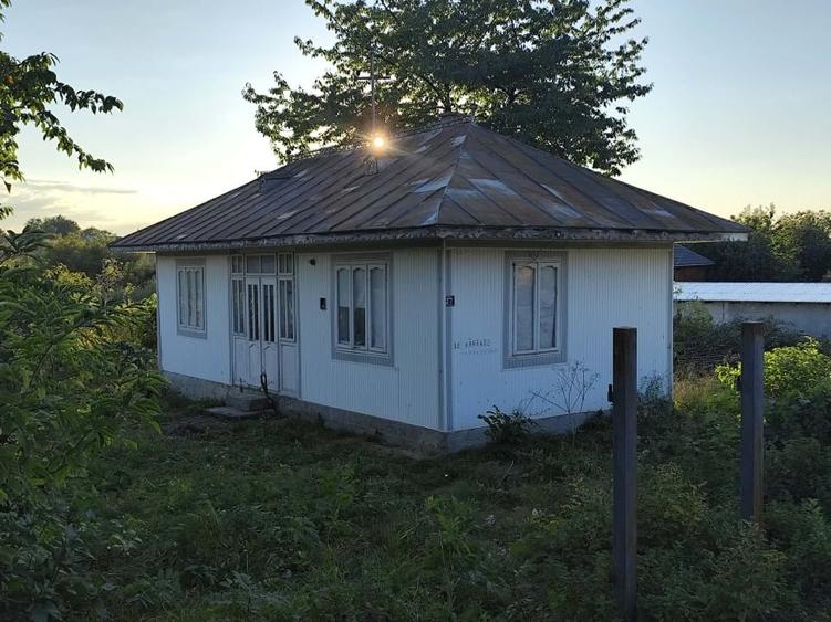 Casă individuală cu 2 camere cu Teren 1000 Mp în Tudora