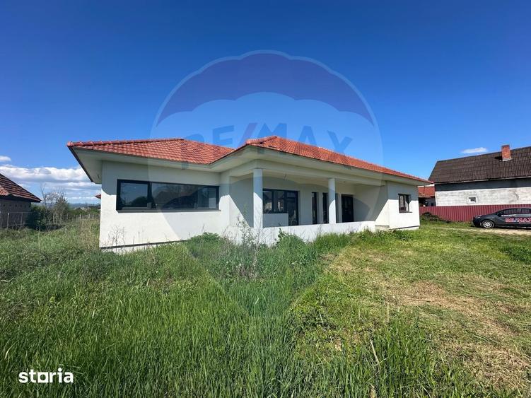 Casă cu 4 camere decomandat cu Teren 718 Mp în Central