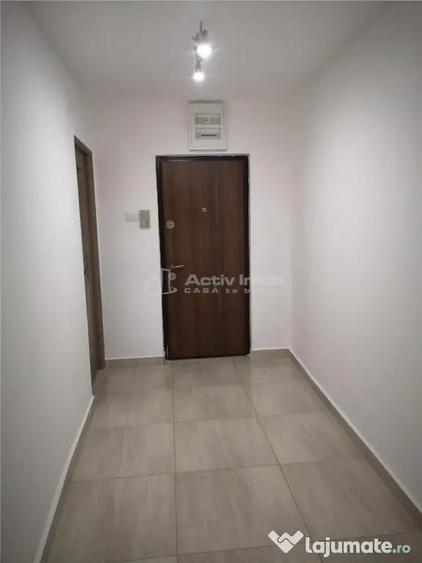 Apartament cu 3 camere decomandat în Micro II