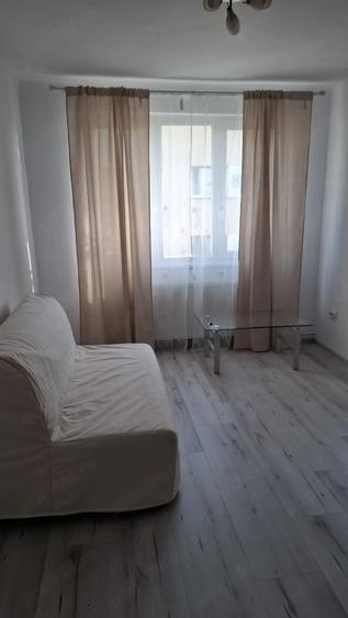 Apartament cu 3 camere semidecomandat în Gară