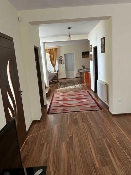 Casă cu 5 camere cu Teren 1550 Mp în Platou