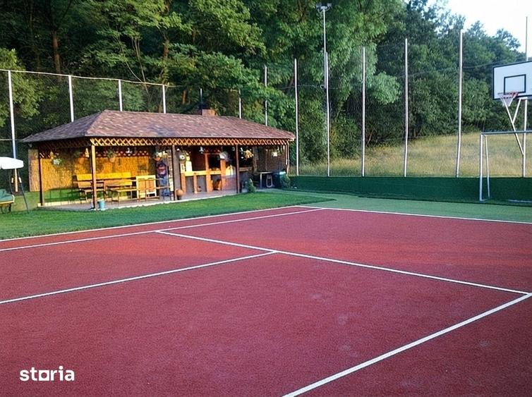 Casă cu 6 camere cu Teren 5845 Mp în Predești