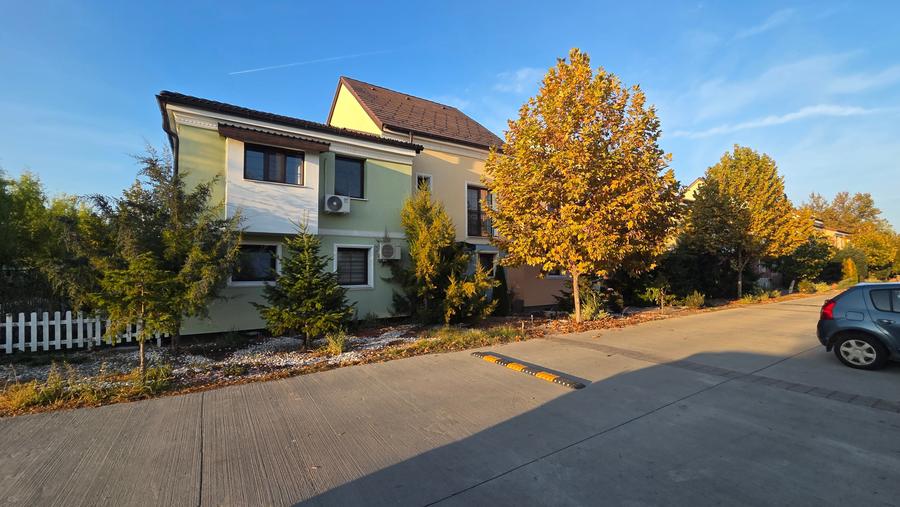 Duplex cu 4 camere cu Piscina în Nord