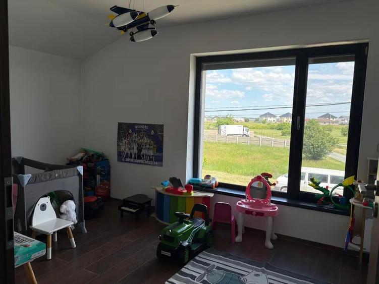 Casă cu 4 camere cu Teren 600 Mp în Moșnița Nouă