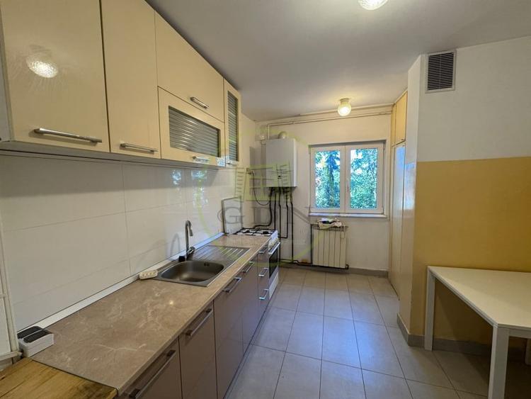 Închiriere apart. cu 3 camere mobilate, zona Cipariu - 2