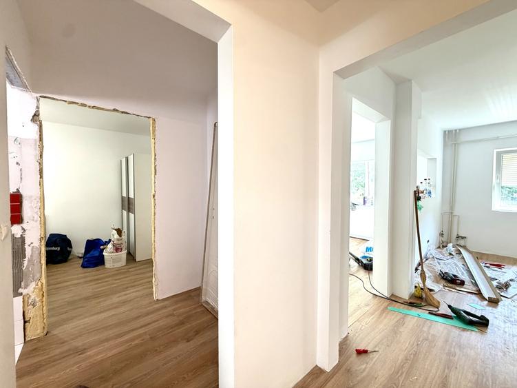 Apartament cu 3 camere decomandat, mobilat în Aradului