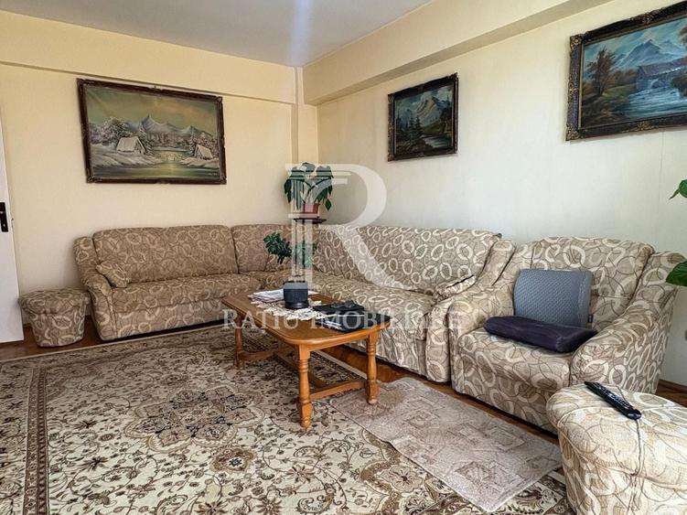 Apartament cu 4 camere decomandat, mobilat în Dacia
