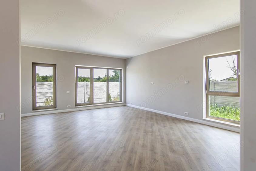 Casă cu 7 camere cu Teren 370 Mp în Ferme