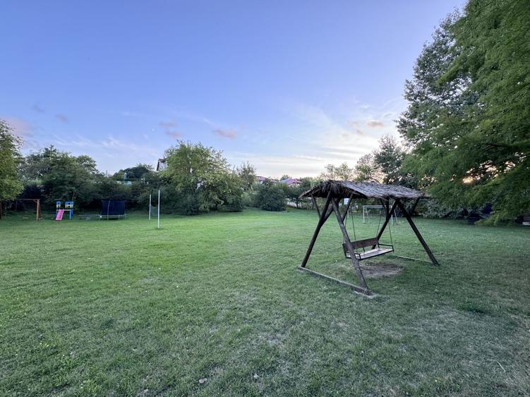 Hotel/Pensiune, de 1,380 mp, în Băltenii de Sus