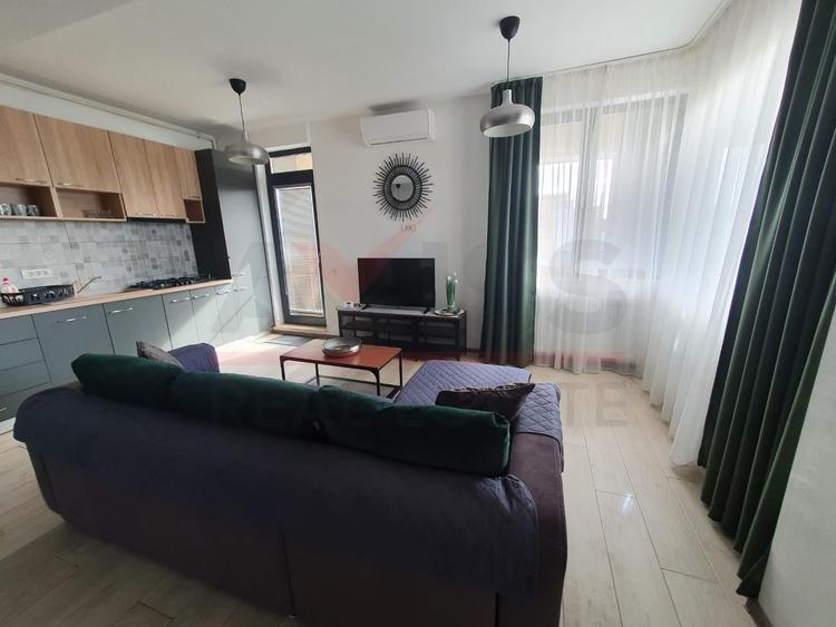 Apartament cu 2 camere semidecomandat, mobilat în Central