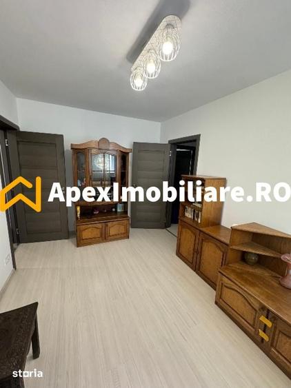Apartament cu 3 camere semidecomandat în Drumul Taberei