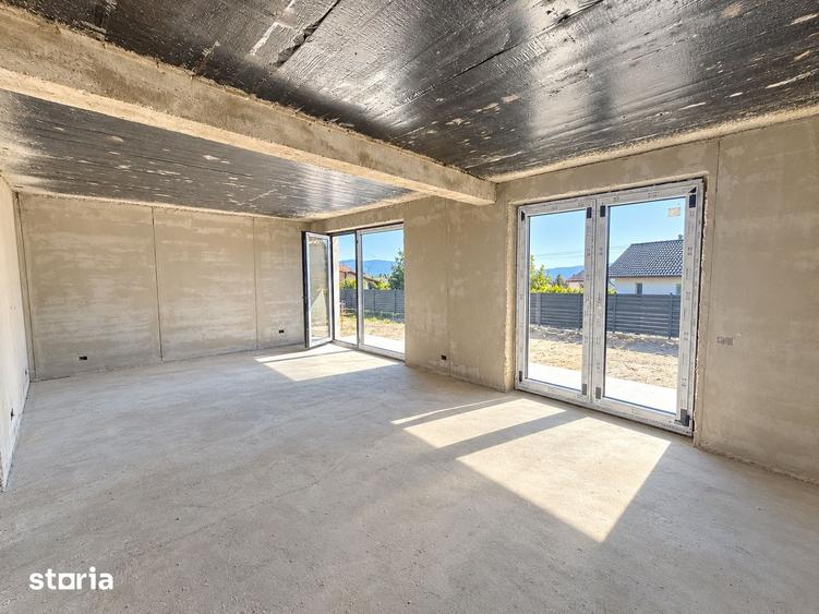 Casă cu 4 camere decomandat cu Teren 450 Mp în Tărlungeni