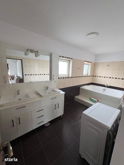 Apartament cu 3 camere în Dumbrăvița
