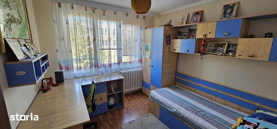 Apartament cu 4 camere în Ghencea