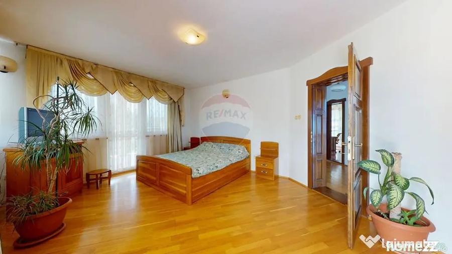 Casă cu 7 camere cu Teren 2418 Mp în Ghimbav Livadă