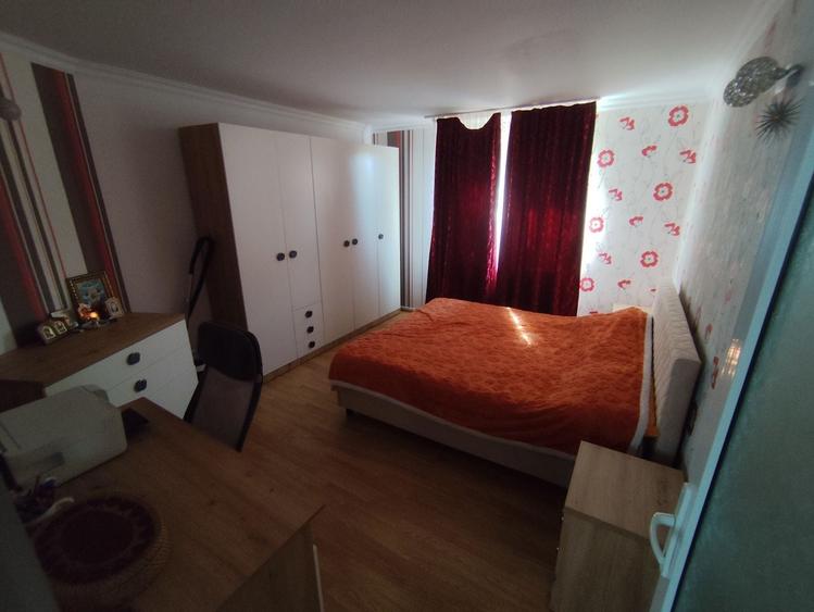 Casă cu 4 camere decomandat în Valea Adâncă