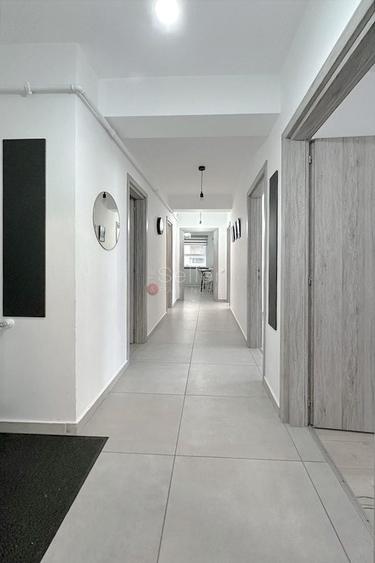 Apartament cu 3 camere decomandat, mobilat în Tractorul