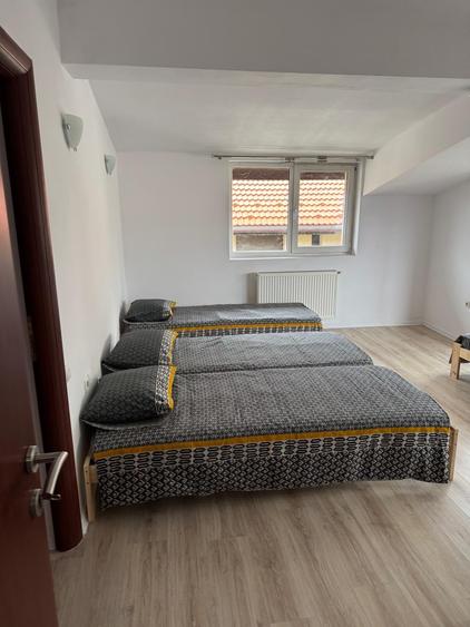 Apartament cu 12 camere decomandat, mobilat în Pipera