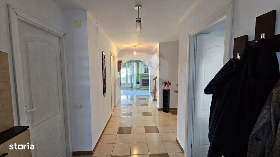 Casă cu 4 camere în Central