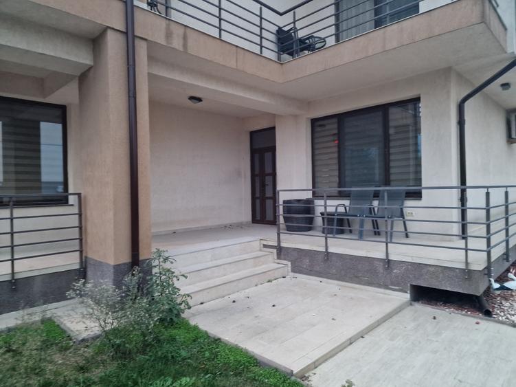 Casă individuală cu 5 camere cu Canalizare în Nord