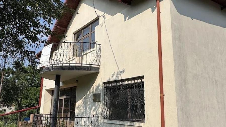Casă individuală cu 5 camere cu Teren 272 Mp în Telega