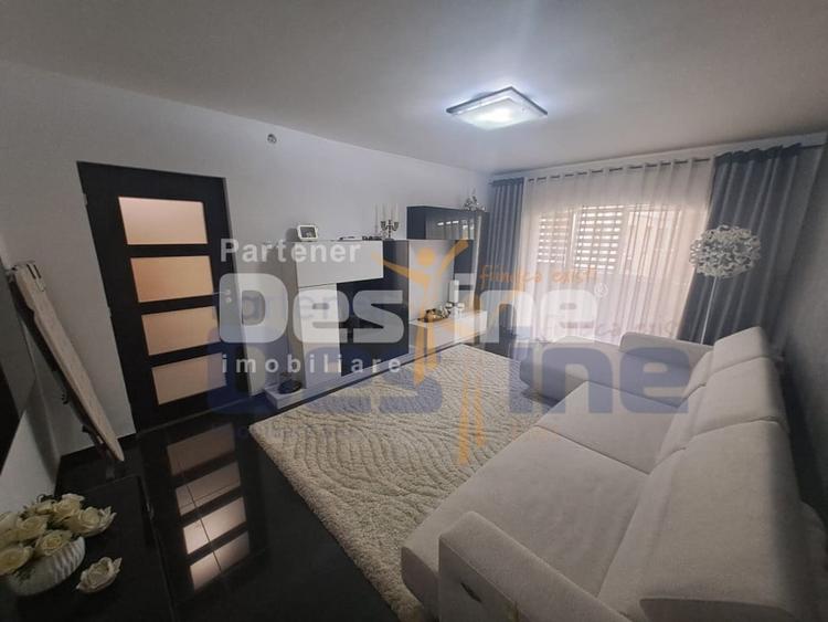 Apartament cu 3 camere decomandat, mobilat în Galata