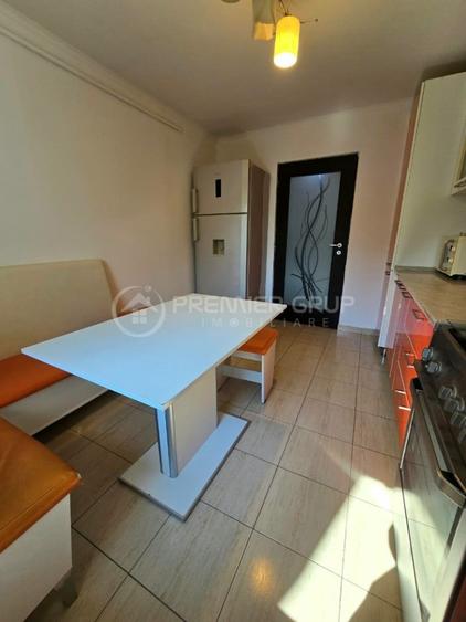 Apartament cu 4 camere decomandat în Nicolina