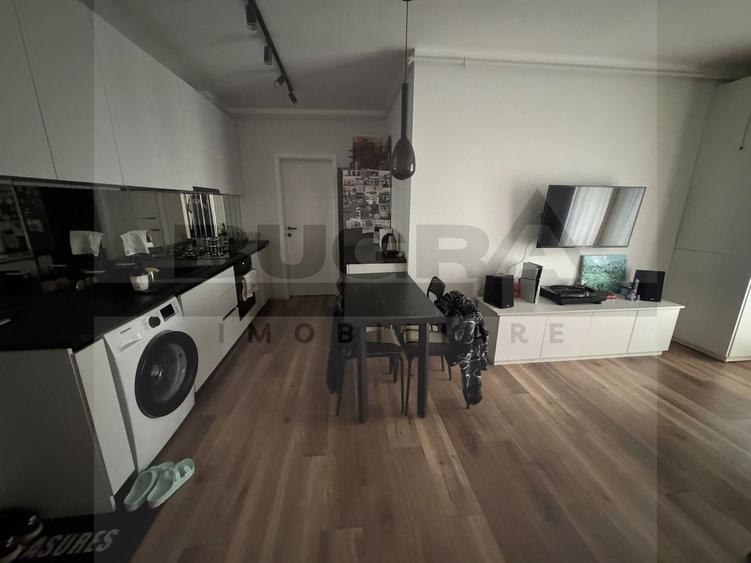 Apartament cu 2 camere semidecomandat, mobilat în Florești