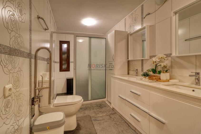 Casă individuală cu 8 camere cu Canalizare în Mogoșoaia