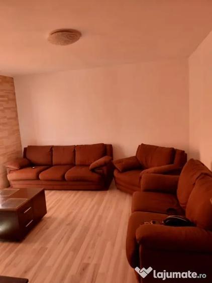 Apartament cu 4 camere decomandat în Confecții