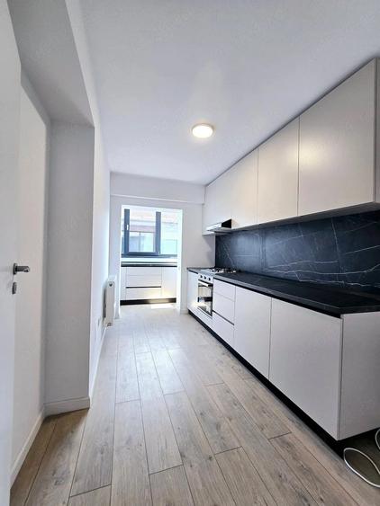 Apartament cu 4 camere decomandat în Dobroești