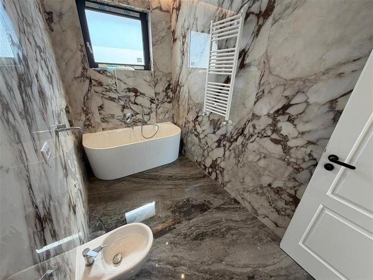 Casă individuală cu 4 camere cu Canalizare în Nord