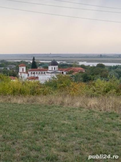 Teren de 4400 mp, în Comana
