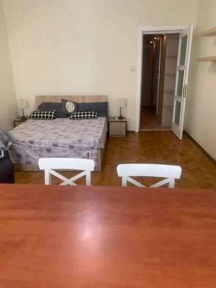 Garsonieră decomandată în Cișmigiu