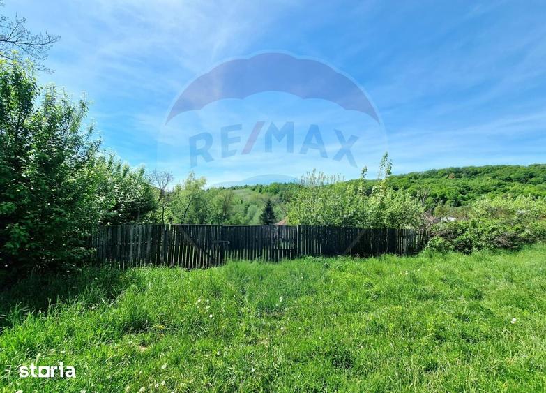 Teren de 2505 mp, în Mărgineni