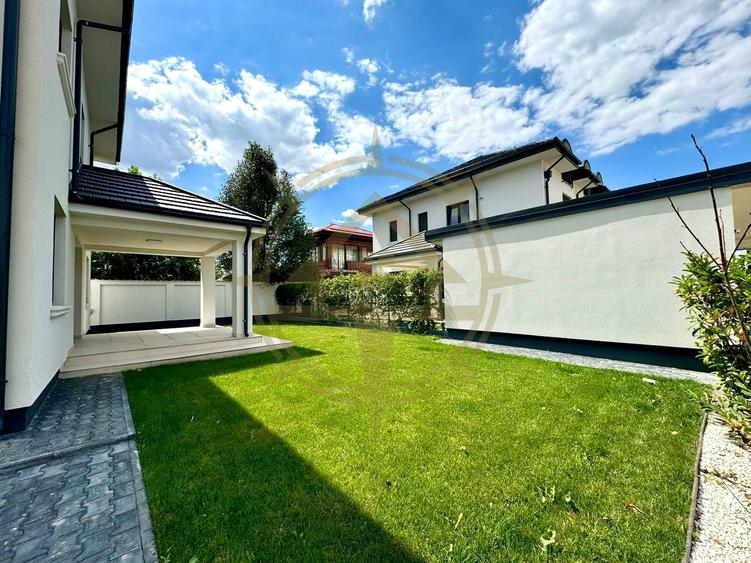Casă cu 9 camere cu Teren 400 Mp în Corbeanca