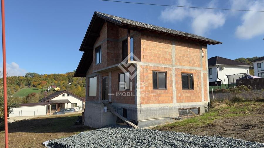 Casă individuală cu 4 camere cu Canalizare în Exterior Sud