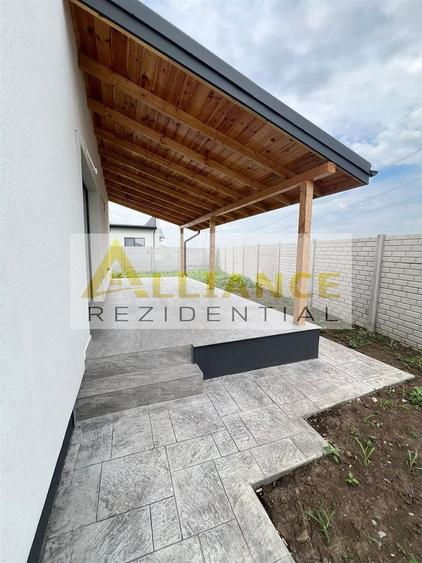 Casă individuală cu 3 camere decomandat cu Canalizare în Berceni